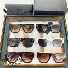نظارة شمسية إطارات مصممة العلامة التجارية P عائلة النظارات الشمسية ، على طراز الإناث Instagram ، المشاهير على الإنترنت ، نفس صندوق الأزياء المخصصة ، لوحة بلوك ألوان SPR71 YK5C