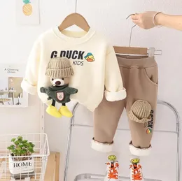 Zestawy odzieży Baby Boy Autumn Niedźwiedź Niedźwiedź Pullover Bluzy z długim rękawem płaszcz i spodnie świąteczne maluch dla dzieci stroje 231211