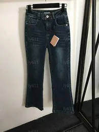 Jeans de diseñador Pantalones para mujer Pantalones de moda Ropa Carta Impresa Pantalones de mezclilla delgados de talle alto Pantalón acampanado Jeans de mujer