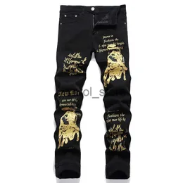 Pantaloni da uomo Jeans stampati con mucca dorata da uomo Lettere di moda Pantaloni in denim elasticizzato dipinto Pantaloni neri affusolati slim J231208