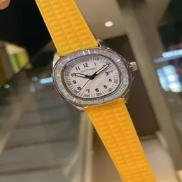 Vintage Lady Quartz Watch Ice Diamond Bezel Diament Liczby cyfrowe Zegar Silikon Gumowy pasek Aquanaunt Round Octagon Watchs277s