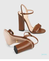 2021 بيع Luxurys Designers Sandals Women Women New Fashion High Chunky Heels Black Soft Leater Sundy Girls Big Siz2145309