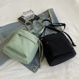 Bolsos de noche para mujer, bolso de mano a la moda, bolso de hombro acolchado, bolso pequeño con cordón, cartera suave y holgada, cubo de viaje