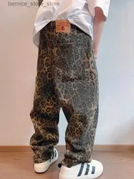 بنطلون جينز للرجال Houzhou Tan Leopard Jeans جينز سراويل سراويل ضجة كبيرة الحجم على الساق على نطاق واسع في الشارع الهيب هوب ملابس خمر فضفاضة غير رسمية Q231213