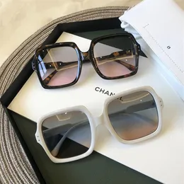 Solglasögon hoge kwaliteit merk ontwerpen vrouwen zonnebril luxe bril lady vierkante vrouw 2021 roze blauw lins mannen2454