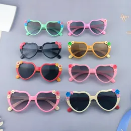 Girls love heart sunglasses girls colorful flowers applique frame sunglasses kids Uv 400 eyeglasses summer kids beach holiday adumbral Z5962