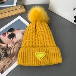 Designer di marca Triangolo Lettera Cappelli Moda da uomo e da donna Carino Berretto a sfera Autunno/inverno Cappello termico lavorato a maglia Sci Marca Bonnet Cappello a teschio scozzese di alta qualità Berretto caldo di lusso