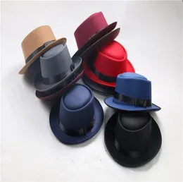 Nowy mody retro poczuł czapkę jazzową okrągłe płaskie czapki dla mężczyzn Kobiety eleganckie solidne filcowe zespoły fedora hat szeroko płaskie brzegowe czapki Pa3241448