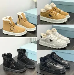 sneakers di lusso in pelle scamosciata firmate Scarpe da ginnastica alte in pelle shearling da donna Triangolo moda Autunno inverno Scarpe da ginnastica imbottite in nappa con plateau