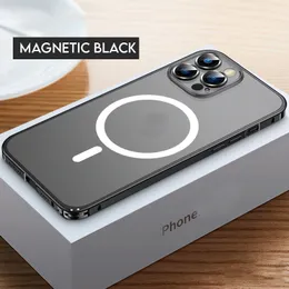 金属磁気ケースiPhoneのワイヤレス充電電話ケース用アルミニウム合金フレーム15 14 13 12 11 Pro Mini Max半透明マットカバー