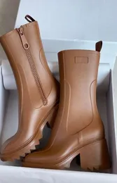 مصممي Luxurys Women Rain Boots Style مقاوم للماء رطبة أمطار المياه المطاطية أحذية أحذية الكاحل الحذاء 655