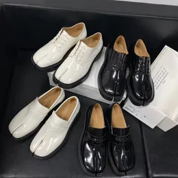 Tabi Shoes 2023 디자이너 여름 Madison 고품질 플랫폼 신발 MM6 Margiela 여성 패션 Derma Loafers 스니커즈 크기 35-40