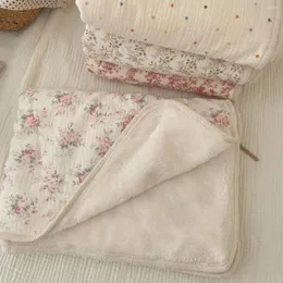 Filtar bomull vinter baby muselina para korall fleece spädbarn swaddle pojke flicka barnvagn barnkammare täcker blommor blommor