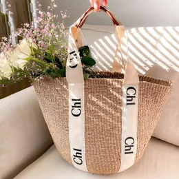 Kvinnors väv designer korghelg raffia väska stor pochette koppling mens berömda halm totes handväskor crossbody dragstring lyx mode axel shoppare väskor