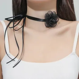 Halsketten mit Anhänger für Damen, Vintage-Halskette, leichter Luxus-Kragen, Halsband, Spitze, schwarzes Minority-Design, sinnvolle Kamelien-Riemenkette