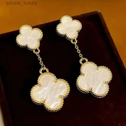 Новые дизайнерские серьги Vance Four Leaf Clover Clover Fashion Classic Dangle For Woman Agate Mother Pearl Moissanite Valentines Weangerday 1to1