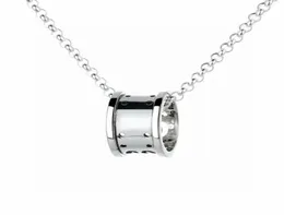 Carta de moda zb005yx de colares de pingentes oco tridimensionais de prata retro esterlina para homens e mulheres pequenos pingentes da cintura nec9327425