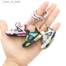 KeyChains Felanyards 3D Mini Sports Shoes Sapatos Keychain Telefone Sapatos Esportes de Chave de Chave Com Caixa de presente Presentes Presentes de aniversário para entes queridos T231213