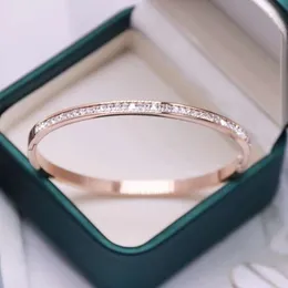 Klasyczna projektant biżuterii Japonia i Korea Południowa pełna diamentów uwielbiają stalową bransoletkę Titanium, niebo pełne gwiazd 18K Gold Plating nie zanika prezent dla kobiet