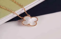 European Four Leaf Necklaces High Quality Women Pendulous Clover Gift Wedding Qtt Chains8725512