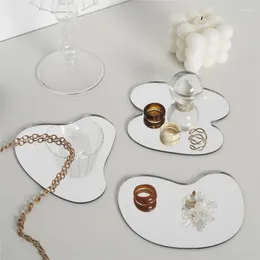 Figurki dekoracyjne Kreatywne kontraktowane soczewki Yakeli Cup Mat Glass Izolacja Pad biżuterii Talerz z artykułami kawowymi przyjmującymi artykuły kawowe