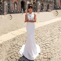 Robes de mariée de conte de fées, Illusion moderne, sans manches, en Satin, dos nu, avec des appliques en dentelle, avec traîne de balayage