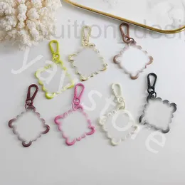 Keychains Lanyards 디자이너 브랜드 기하학적 그래픽 키 체인 여성 절묘한 Luo Hollow Drop Glaze 멀티 컬러 가방 버클 멀티 목적 펜던트 장식 DPYR