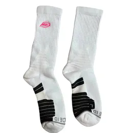 Alta qualidade algodão all-match clássico meio respirável preto e branco homem moda futebol basquete esportes meias agradáveis meias atléticas
