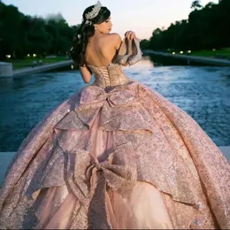 Abito da ballo rosa lucido Abito Quinceanera 2024 Tulle Appliques Perline di pizzo Fiocco con spalle scoperte Dolce 15 16 anni Abiti da cerimonia per feste di compleanno