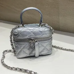 2022SS 12 cm Klassische Mini -Waschtischtaschen Schwarz Silver Top Griff Totes Crossbody Schulter gesteppte Matelasse -Kette Kosmetikkoffer OU323M