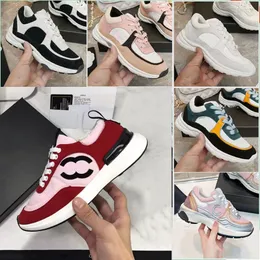 Buty designerskie trampki luksusowe buty cielęcia odbijające zamszowe trenery skórzane buty męskie i womans na zewnątrz poza biurem butów sneaker