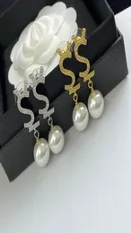 Orecchini a bottone con perle per donna Gioielli di lusso Donna Lettera Orecchino Cerchi di moda S Ear Stud Festa nuziale Perla Orecchini pendenti7992408