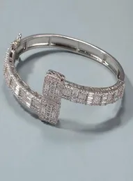 Braccialetti rigidi con diamanti baguette placcati oro 14 carati dimensioni di apertura gioielli hiphop con zirconi cubici per uomini donne regali1710195