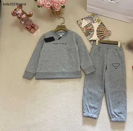 Nieuwe baby trainingspakken effen kleur minimalistisch design kinderkleding maat 110-150 herfst ronde hals peuter hoodies en broeken dec05