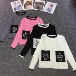 Kvinnors designer tröjor dam stickade hoodies spring cardigan tröja med bokstäver långärmad hoodie homme kläder