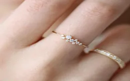 Cluster Ringen Sprankelende CZ Ring Voor Vrouwen Verlovingssieraden Verjaardagscadeau Goud Kleur Mode 2021 Minimaal Delicaat Ontwerp5222216