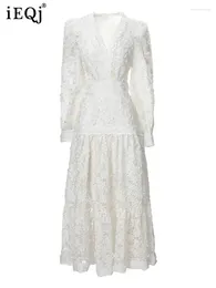 Casual Dresses Luxury Hollow Out Print Spliced ​​Design Lång ärm för kvinnor V-ringning Lace Loose Dress 2023 Spring Clothing 3WQ4048