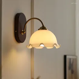 Lâmpadas de parede Francesa Retro Lâmpada de Vidro Criativo Forma de Flor Banheiro Espelho Frontal Luz Decorativa Moderna Simples Quarto Bar de Cabeceira