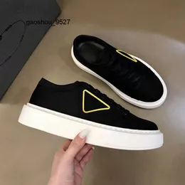 Treinador Praddas Pada Luz Prd Men lazer Nylon Gabardine Mens Casual Sapatos Classic Triple Black Plataforma Branca de Couro Amarelo Capinho Plado de Flor FCNT