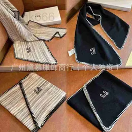 Bufandas Diseñador Diseño de alta calidad Sentido Otoño e invierno Arco triunfal Bufanda de cachemira Elegante Cinta de lana UPGZ