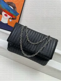 Tasarımcı 7a Orijinal Deri Kadınlar Yüksek Kapasiteli Zincir Crossbody Crossbody Çanta Metal Mektup Toka Flep Tasarımcı Çantası