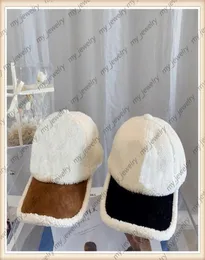 Casquettes de bonnet en peluche d'hiver Quette chapeaux de rue de haute qualité V lettre casquette de baseball de mode pour homme femme chapeau de cheveux de lapin imitation 1116812092