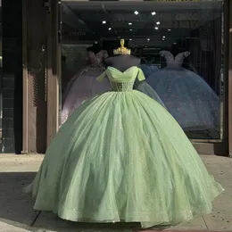 Sparkly Quinceanera klänningar från den axelgröna bollklänningen prom klänning Vestidos de 15 anos quinceaneras