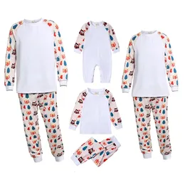 Familjsmatchande kläder Ankomster julfamilj Pyjamas Set Family Matching Outfits Father Mother Children Baby Sleepwear Mommy Me PJ's Clothes 231212