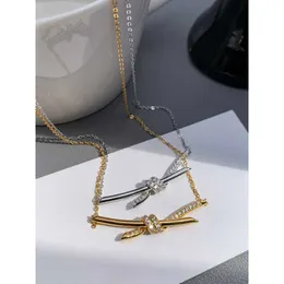 Designer Brand Gu ailings Cross Knot Necklace بنفس الأسلوب للنساء الفاخر الخفيف وتصميم فريد من نوع