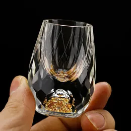 Bicchieri da vino Bicchiere di cristallo di lusso Vodka Sake Shochu Bar Liquore Doppio fondo Lamina d'oro Tazza da tè Regali di fascia alta Liquore duro 231213