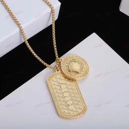 Collana in oro, cerchio geometrico classico ritratto inciso e trama ad incastro, collana di design, Natale, regalo