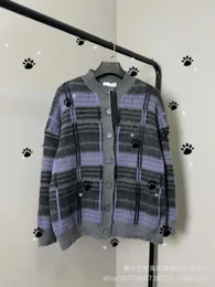 Cappotto maglione con logo con polsini lavorati a maglia a righe con atmosfera a contrasto di colore americano per l'autunno e l'inverno