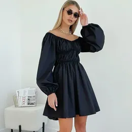 Robes décontractées Sexy hors du devrait plis robe noire automne mode lanterne manches street wear mini fête pour les femmes 2023