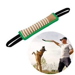 Treinamento de cachorro verde mordida vara de mordida animal alemão treinado em um cachorro alemanha, um travesseiro de mordida mordida a vara de mordida